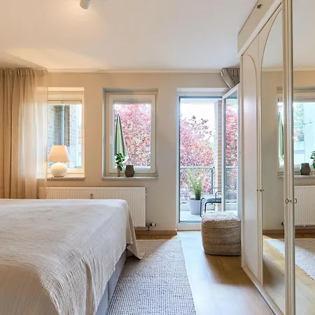 Apartment Am *